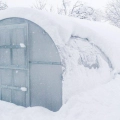 Winterfestes Rundbogen Gewächshaus - hohe Schneelast kein Problem